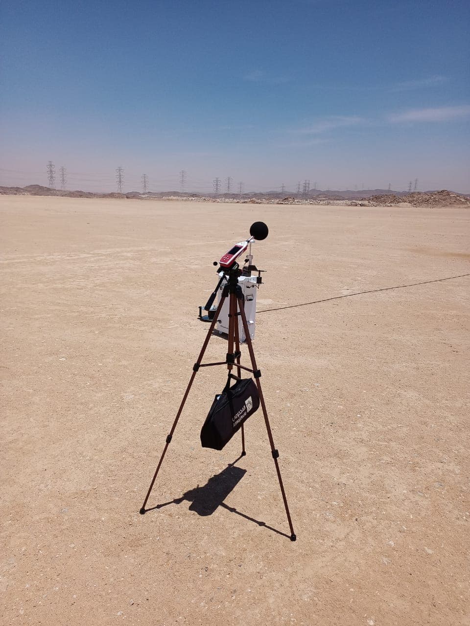 Sound level measurement on open ground